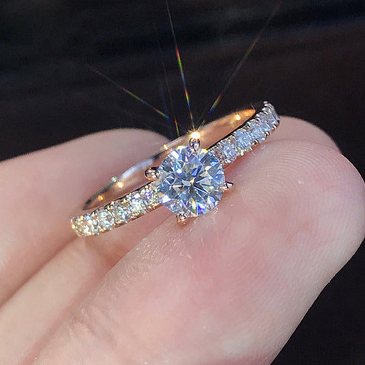 Anillo Rose Gold con incrustaciones de circonia